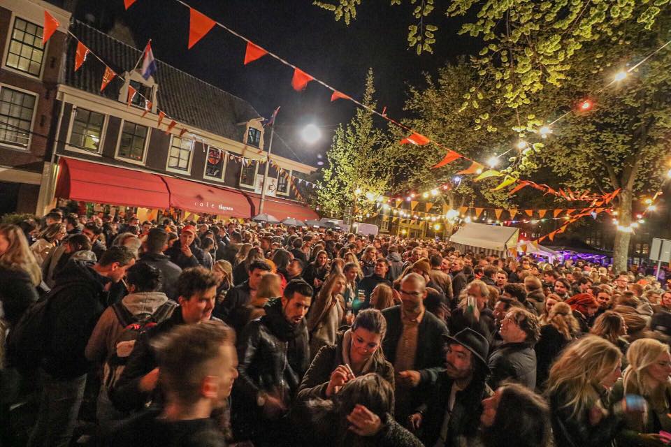 Buiten cafe thijssen