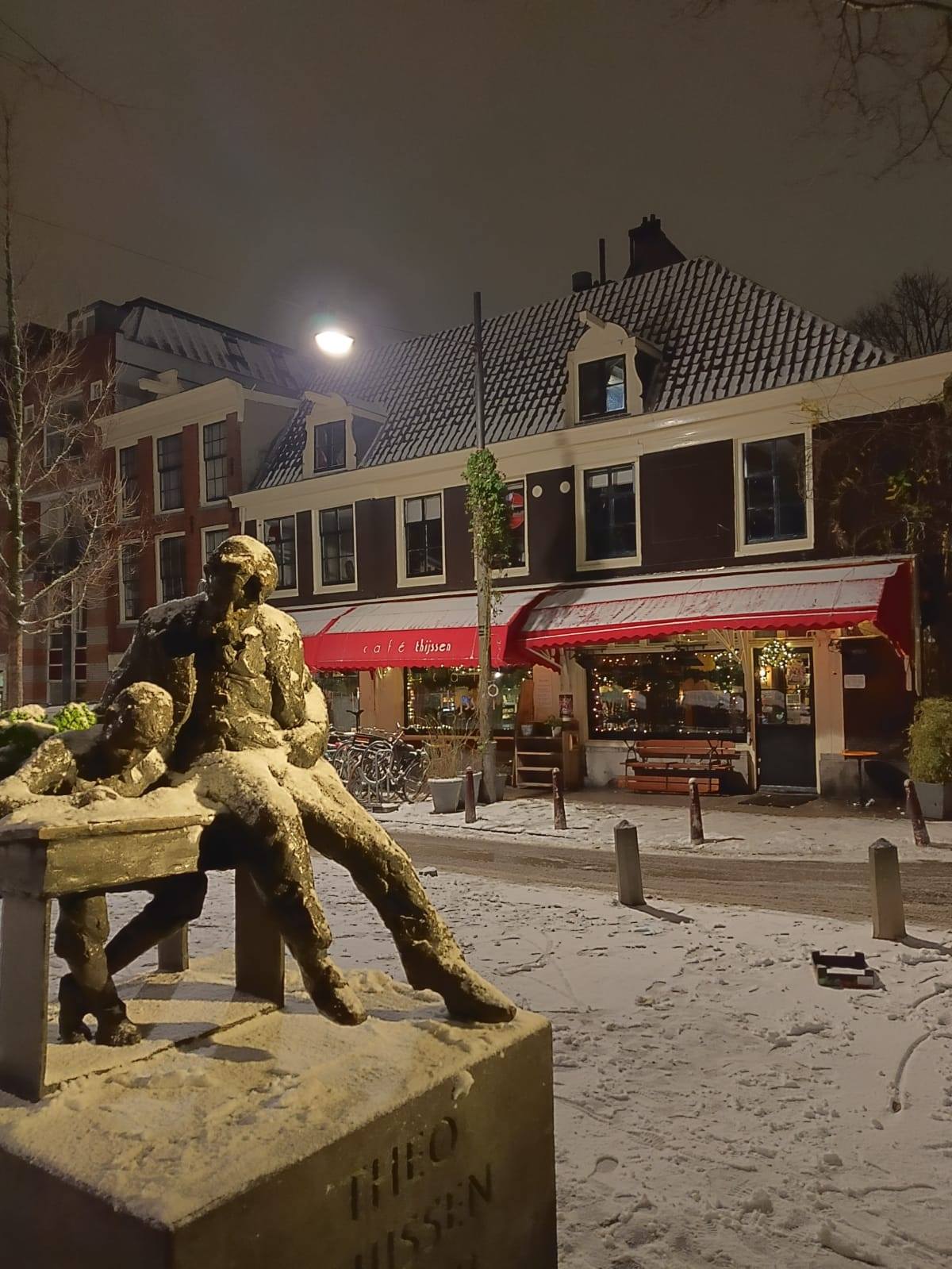 Sneeuw bij cafe thijssen